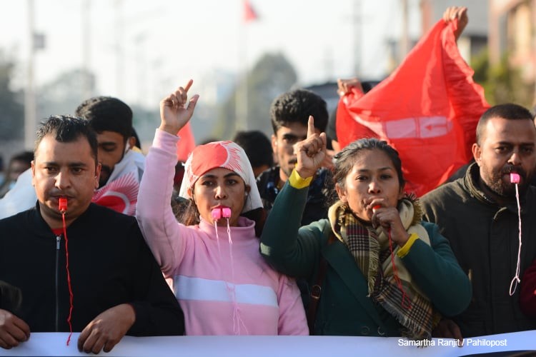 प्रतिनिधिसभा विघटनविरुद्ध प्रचण्ड नेपाल निकट अनेरास्ववियूद्वारा सिटी बजाएर प्रदर्शन