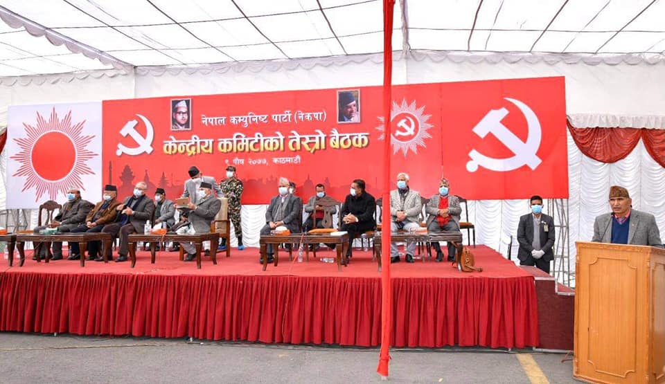 ओलीको केन्द्रीय कमिटीको निर्णय : प्रचण्डको कार्यकारी पद खोसियो, अध्यक्ष भने कायमै