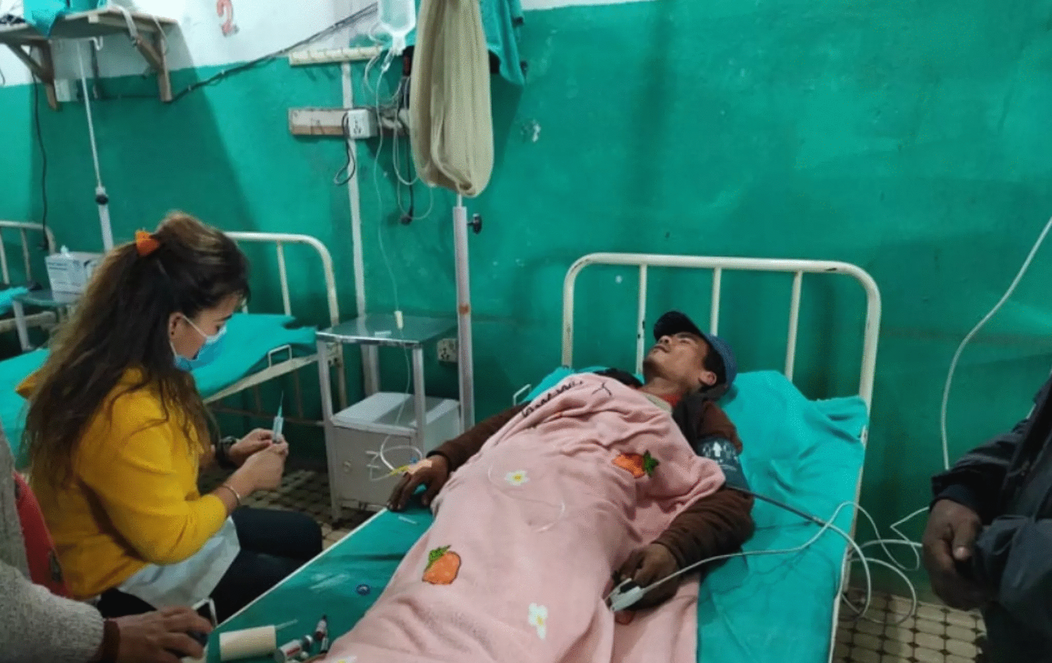 पैदल यात्रुलाई ठक्कर दिएर भाग्यो शहरी विकास मन्त्री प्रभु साहको गाडी