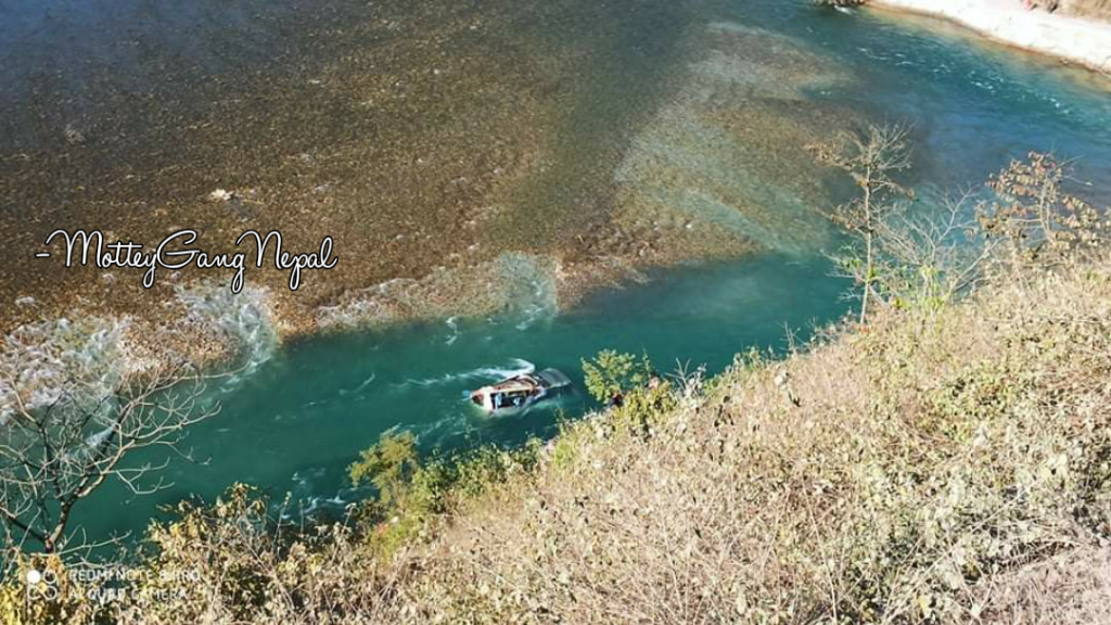 भेरी नदीमा बस खस्यो, एक जनाको मृत्यु