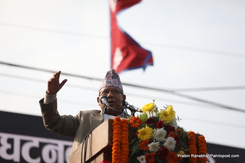 केपीको 'के' को अर्थ खड्ग भन्दै माधव नेपालले भने : संविधानमाथि खड्गले प्रहार गरे