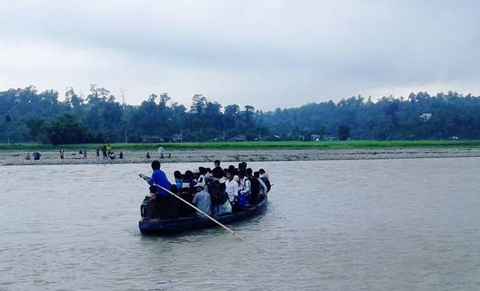 माइखोलामा सञ्चालित डुंगामा अब १५ जनाभन्दा बढी चढाउन नपाइने 