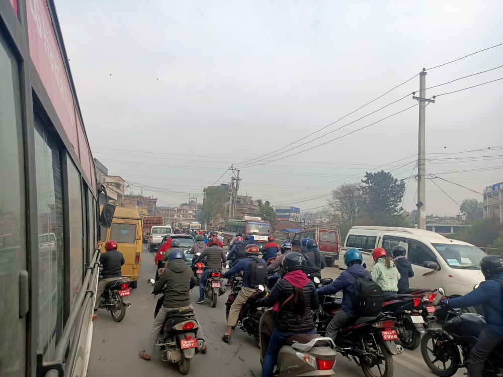 आन्दोलनरत नेकपाको प्रचण्ड- माधव समूहको शक्ति प्रदर्शनले काठमाडौंको सवारी अस्तव्यस्त