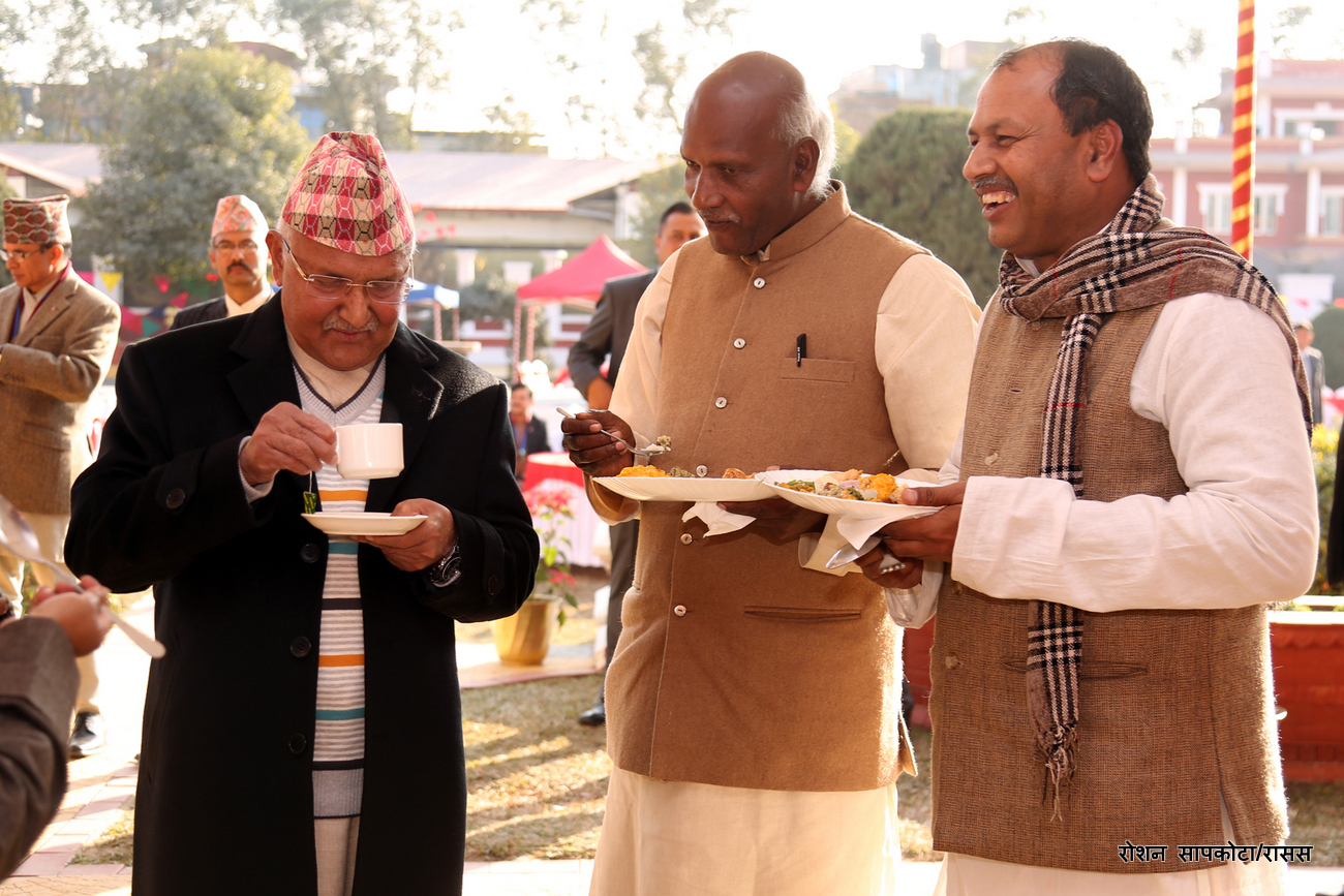 ओलीको मधेसी नेतासँग चियापान : माघीको अवसरमा राष्ट्रपतिले जुराइदिएको संयोग