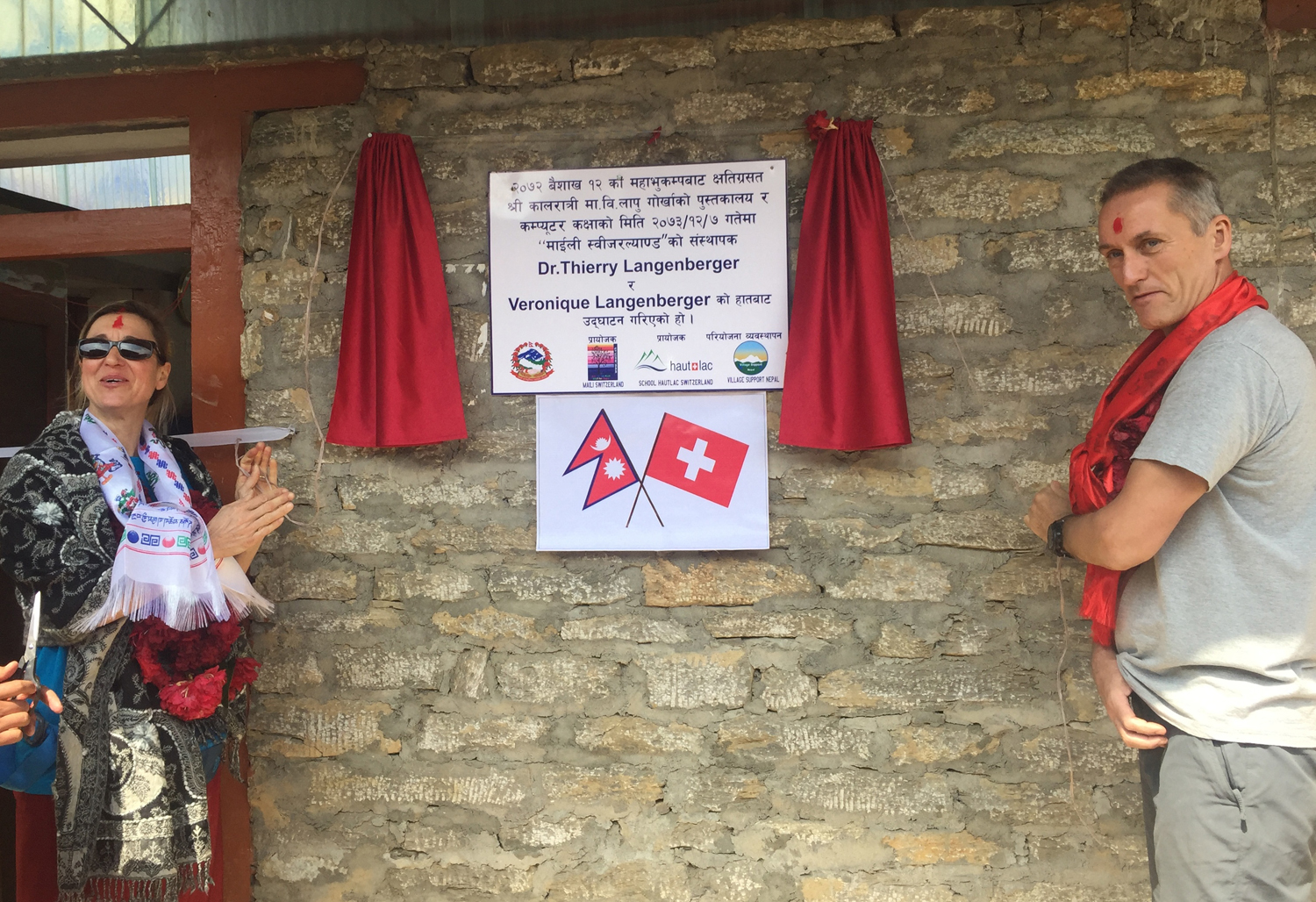 विदेशी दम्पत्तीको नेपाल मोह, गोरखामा बनाइदिए स्वास्थ्य चौकी र विद्यालय