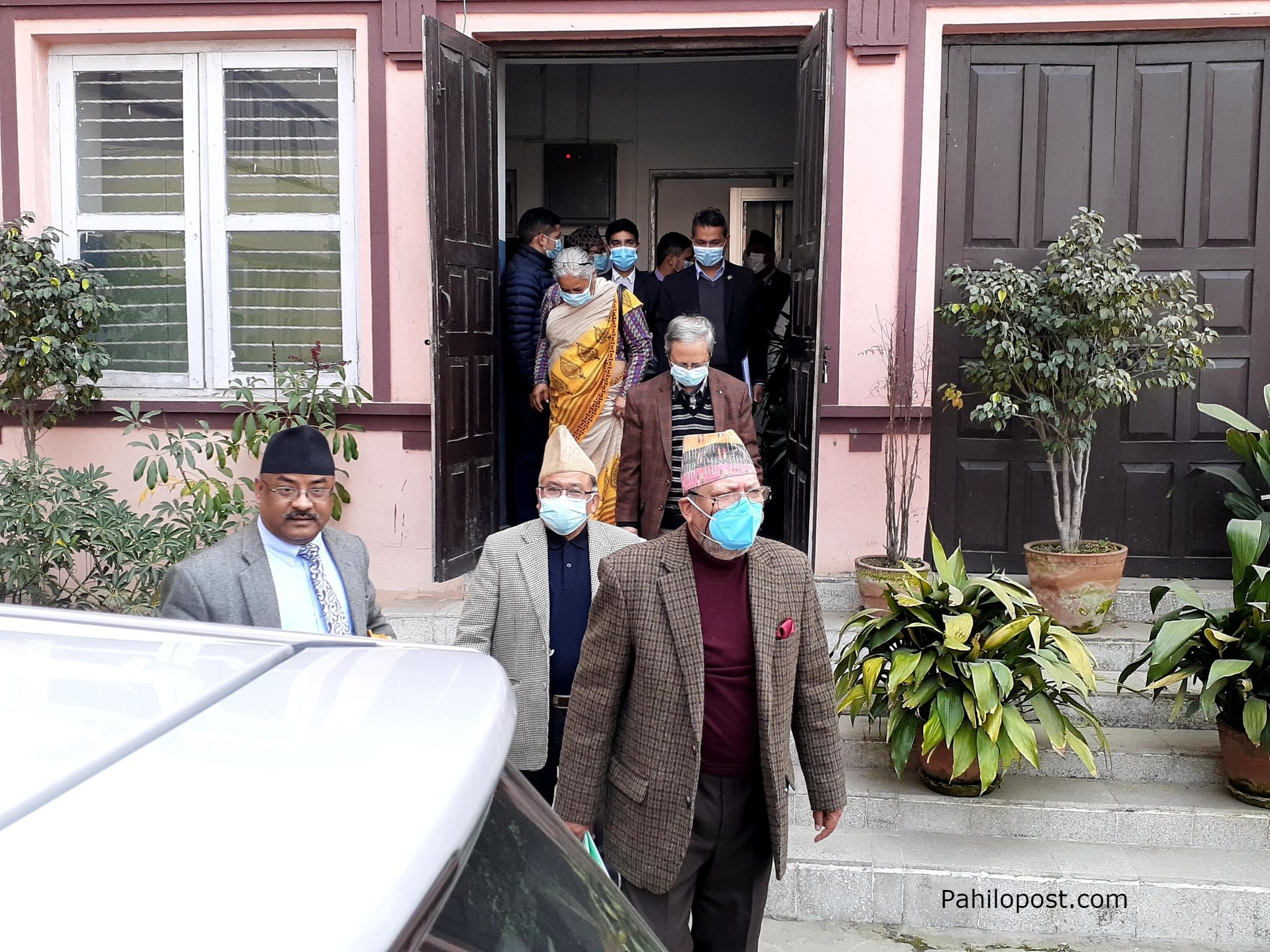 चार पूर्व प्रधानन्‍यायाधीशको चोलेन्द्रलाई सुझाव, 'बहिर्गनको आँट देखाउँनुस्'