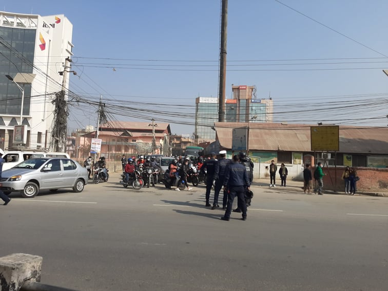 राष्ट्रपतिको सवारीका कारण काठमाडौंका केही स्थानमा सवारी प्रभावित