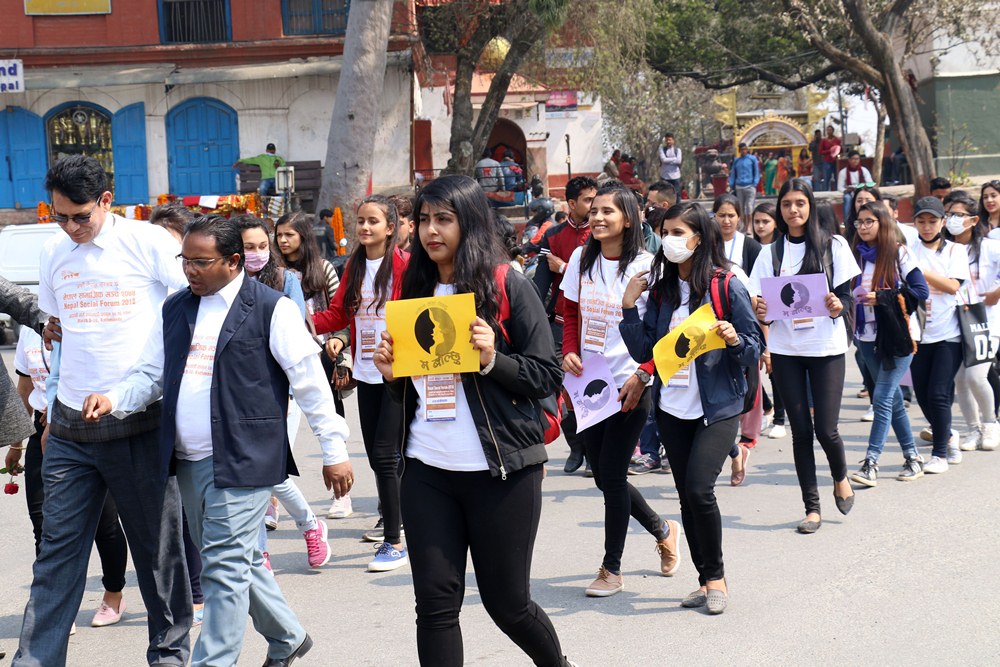 बाहिर महिला दिवसका चर्का नाराः प्रहरी कार्यालयभित्र ७० वर्षकी वृद्धाको रोदन
