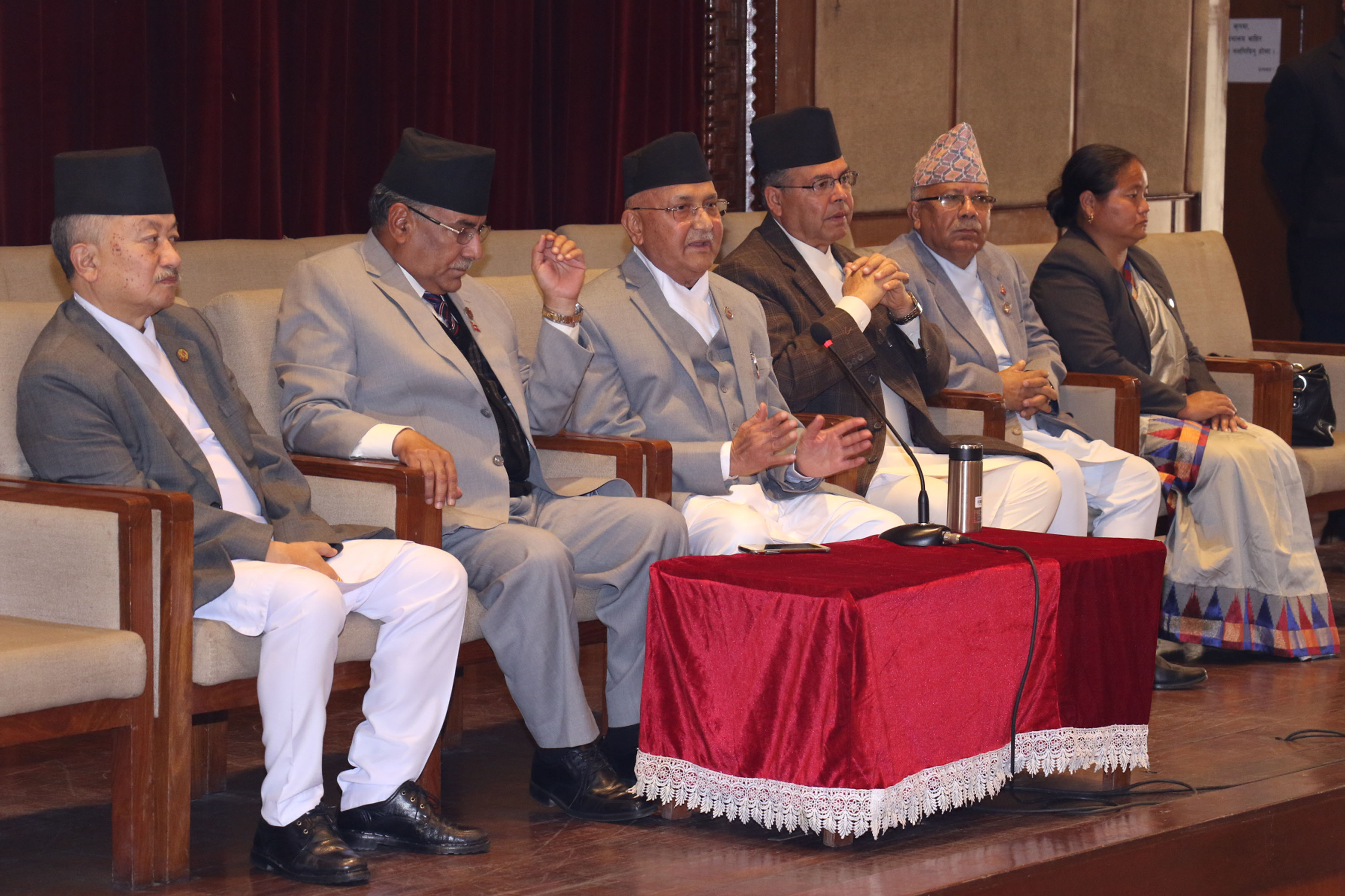 घोडाभन्दा बग्गी अगाडि, गोरुभन्दा गाडा? : प्रम ओली