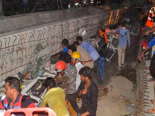 भारतमा निर्माणाधीन आकासे पुल भत्किँदा १९ जनाको मृत्यु