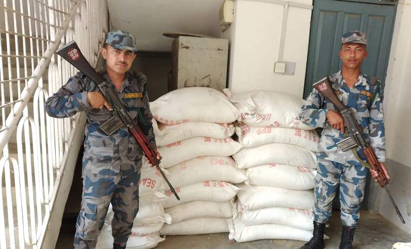 एक लाख भन्दा बढीको अवैध मालसामान बरामद