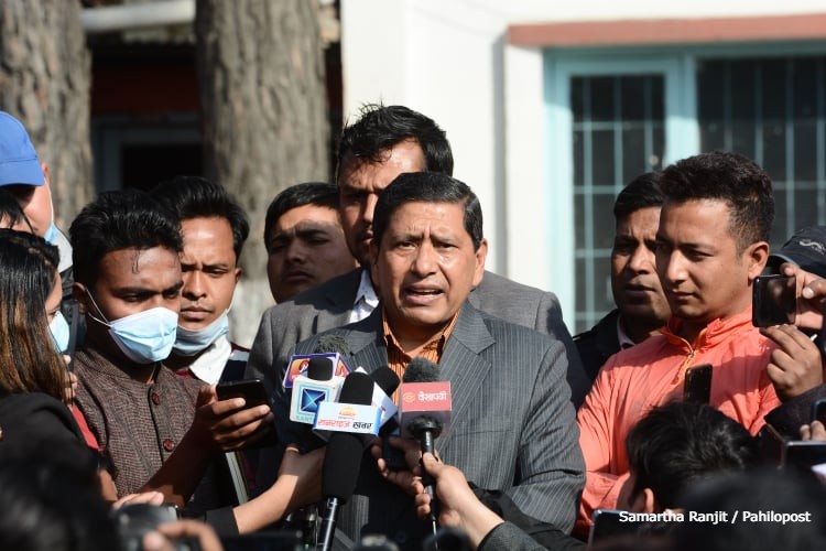 माओवादीका नेता बालुवाटारबाट किन फर्किएनन्? नारायणकाजी श्रेष्ठ जवाफ : केही दिन पर्खिनुस् न