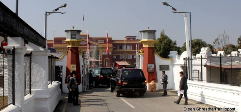 राष्ट्रपतिलाई भेट्न शीतलनिवास पुगे प्रचण्ड