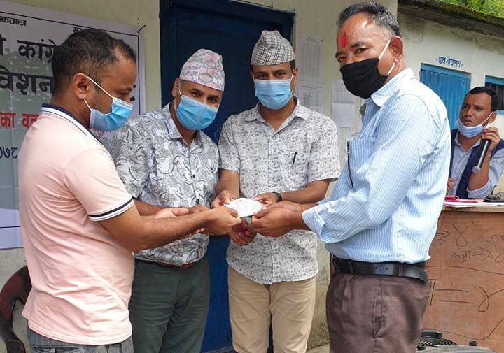 रोचक राजनीति : कांग्रेस वडाका उपसभापति एमालेको वडा सचिवमा चयन