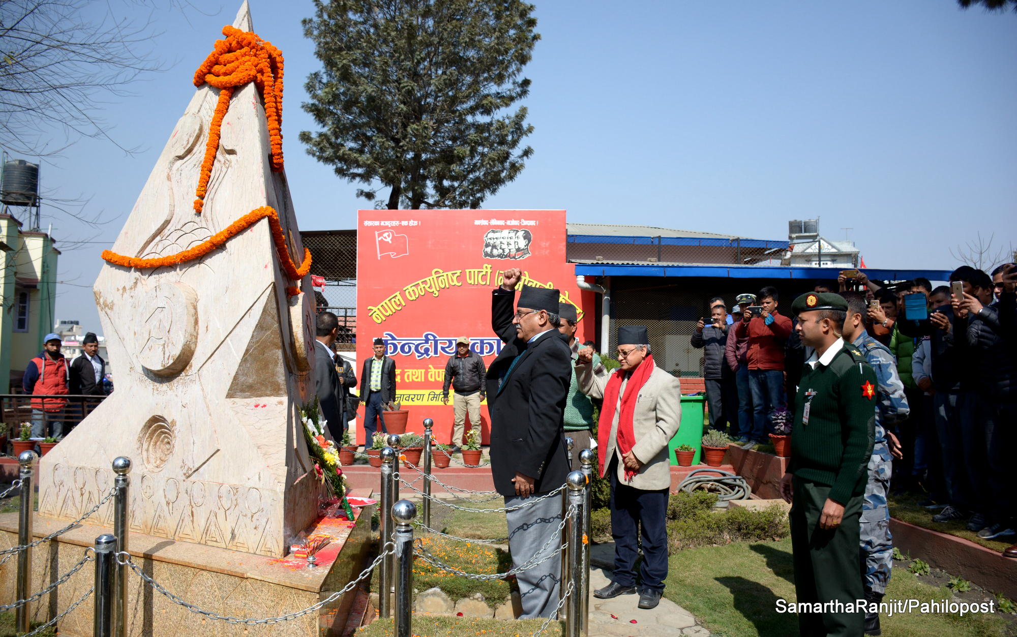 पार्टी कार्यालय पेरिसडाँडा पुगे प्रधानमन्त्री प्रचण्ड