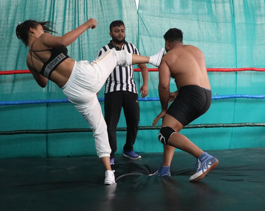 नेपाली महिला रेस्लर सपनाले हराइन् भारतीय पुरुष रेस्लरलाई