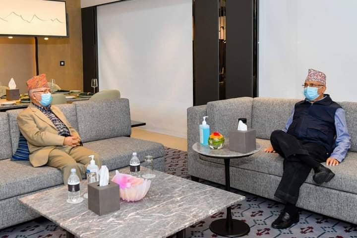 मेरियटमै आज २ बजे भेट्दै ओली र नेपाल, आजको 'वान टू वान' वार्ताले देला निकास?