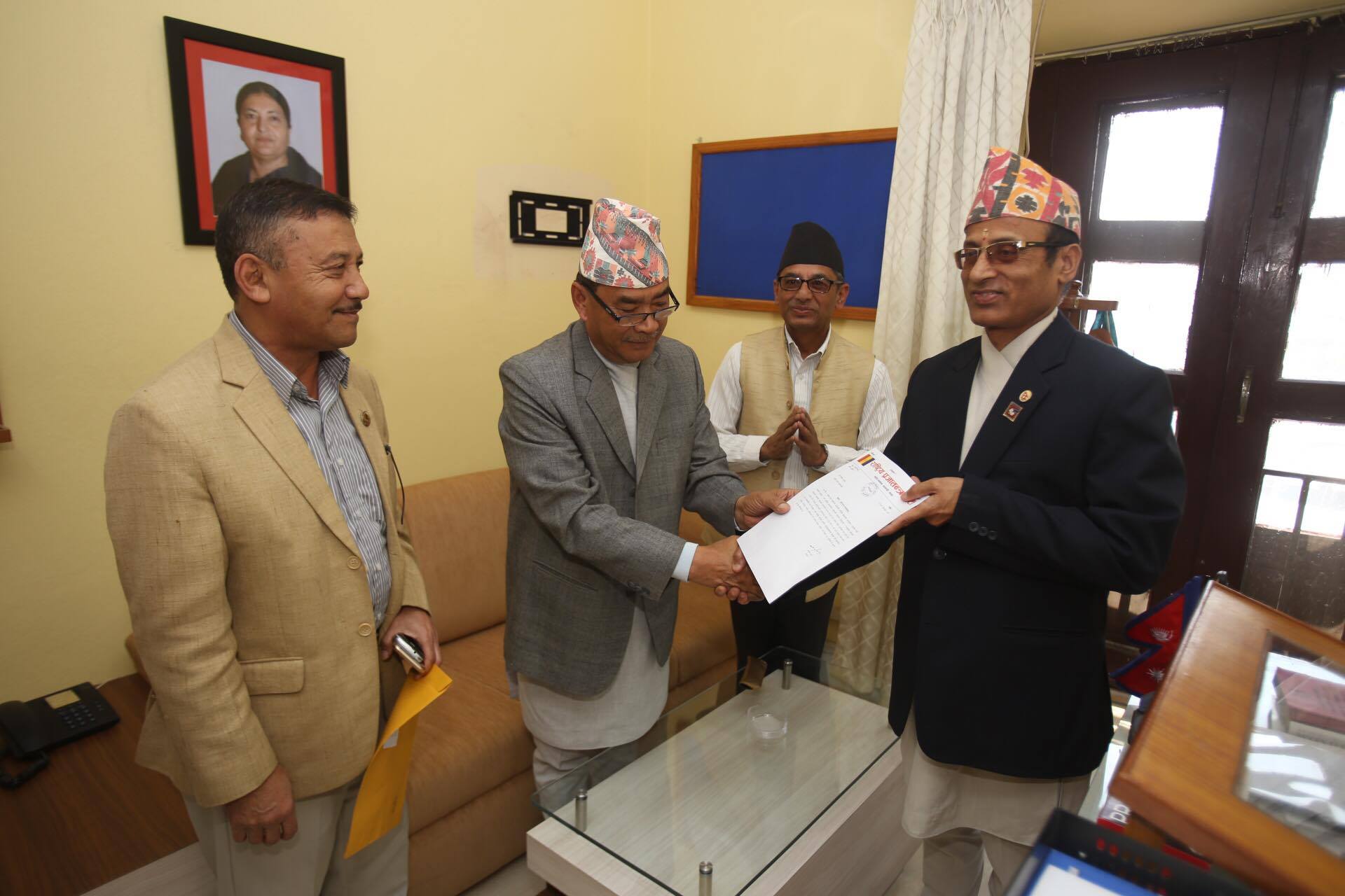 विधान सच्याउने निर्णय पुनर्विचार माग गर्दै राप्रपाले बुझायो दोस्रो ज्ञापनपत्र