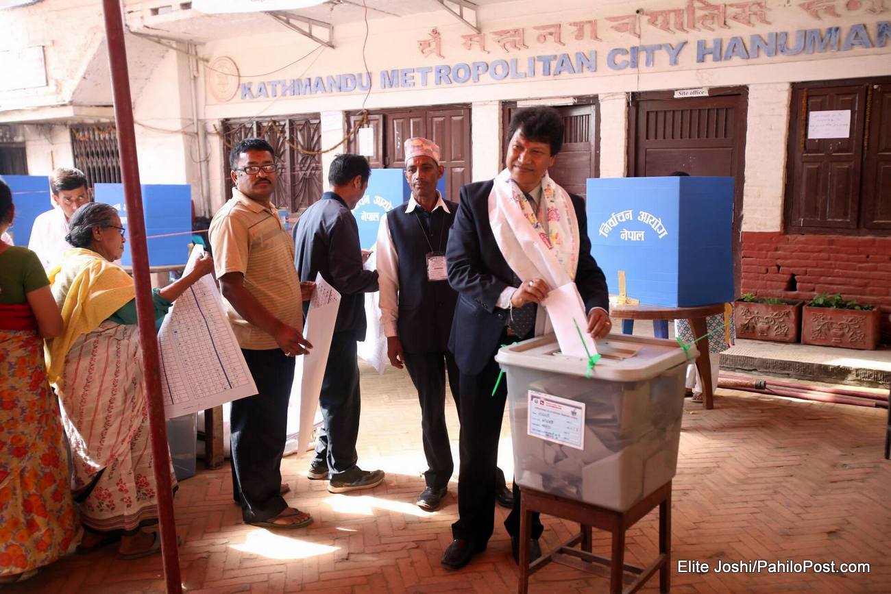 काठमाडौं मेयर प्रत्यासी पवित्र बज्राचार्यले मतदान गरे