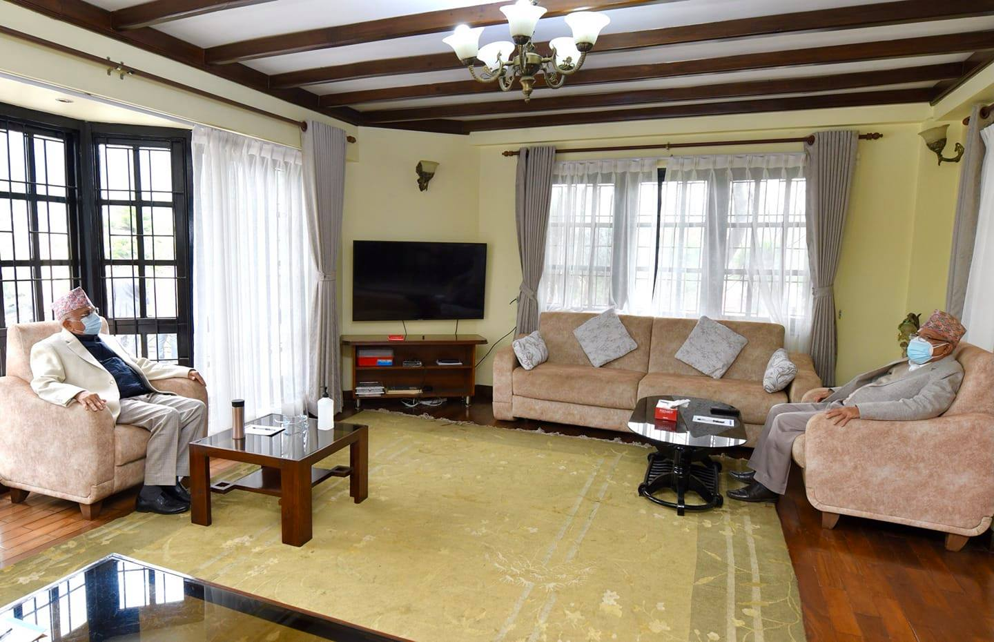 कार्यदलमा बनेको सहमतिलाई अन्तिम रुप दिन ओली-नेपाल छलफलमा