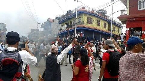 मतगणना सुचारु गर्न माग गर्दै पोखरामा एमालेको नाराबाजी 
