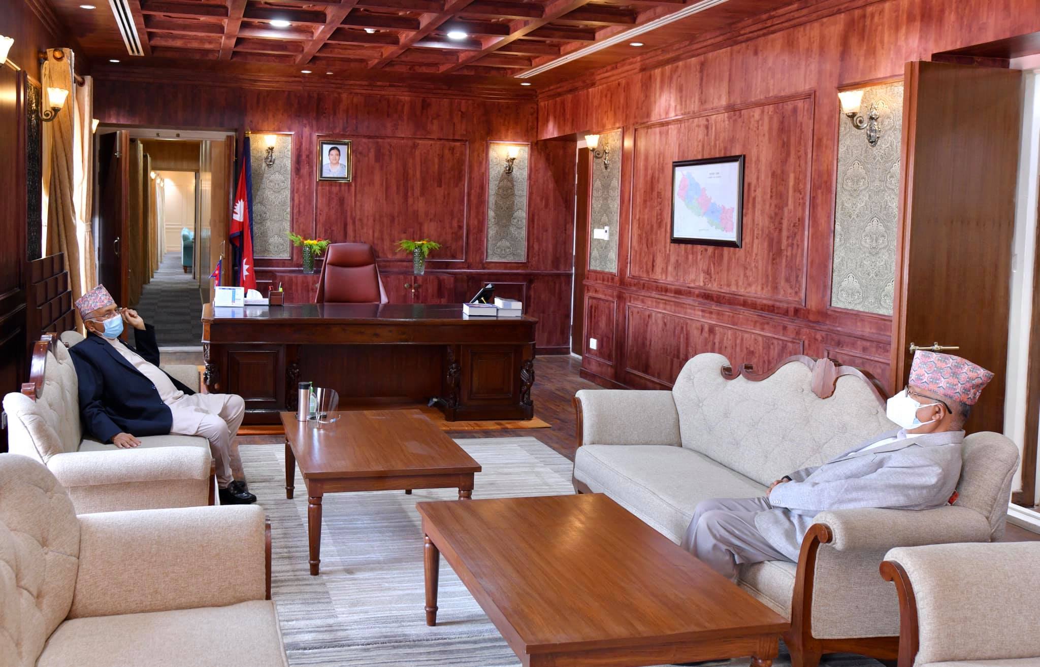 एमालेका यी १० नेताले पाए विवाद मिलाउने जिम्मा, कार्यदलको प्रतिवेदनका आधारमा विवाद मिलाउन ओली-नेपाल सहमत