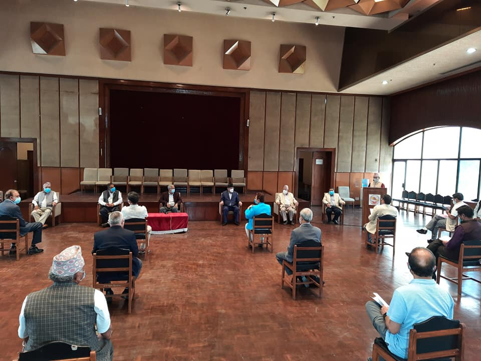 विपक्षी गठवन्धनले जिल्ला बाहिर रहेका सबै सांसदलाई काठमाडौं डाक्यो