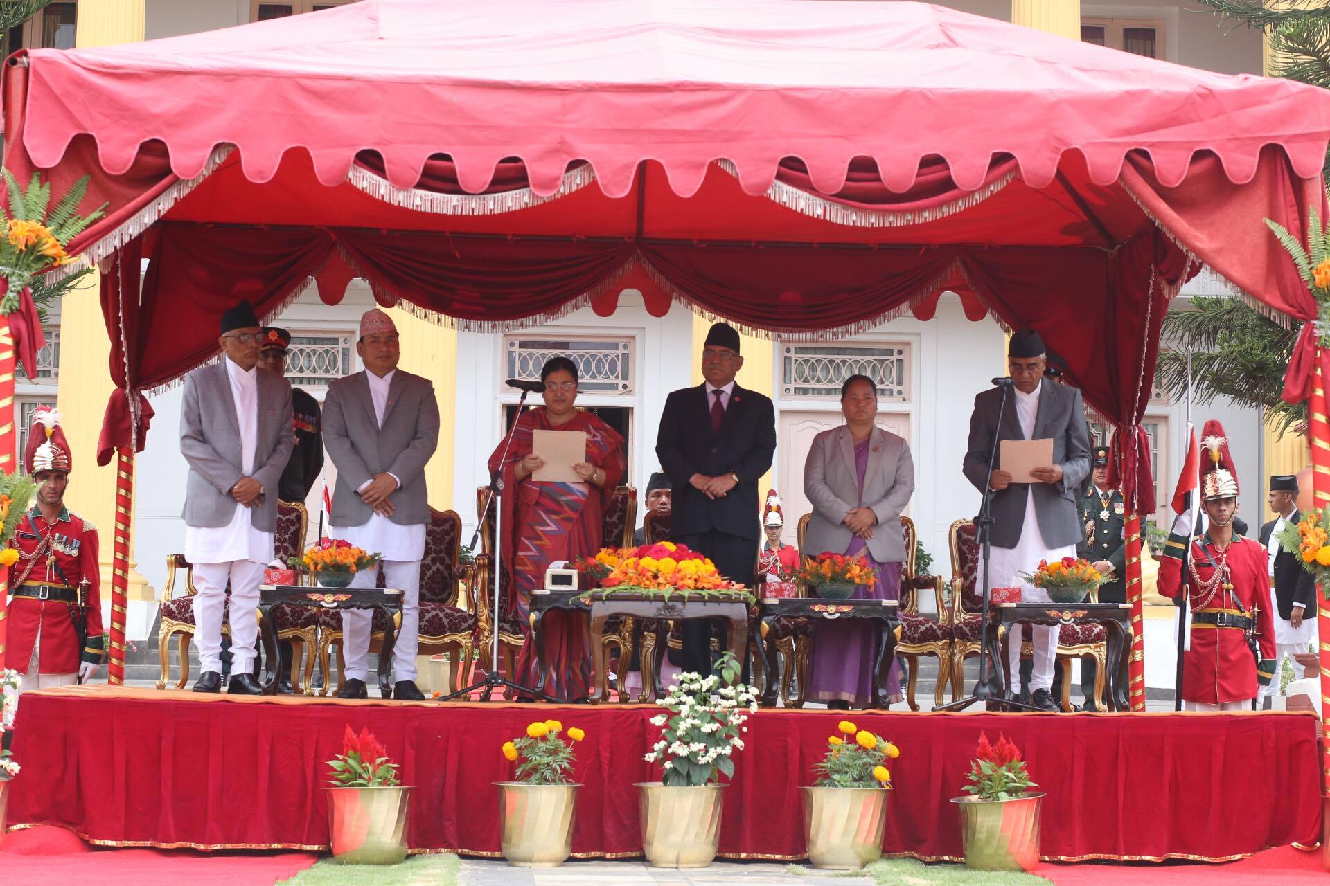 प्रधानमन्त्रीसँगै तीन उप-प्रधानमन्त्री र ४ मन्त्रीले लिए सपथ