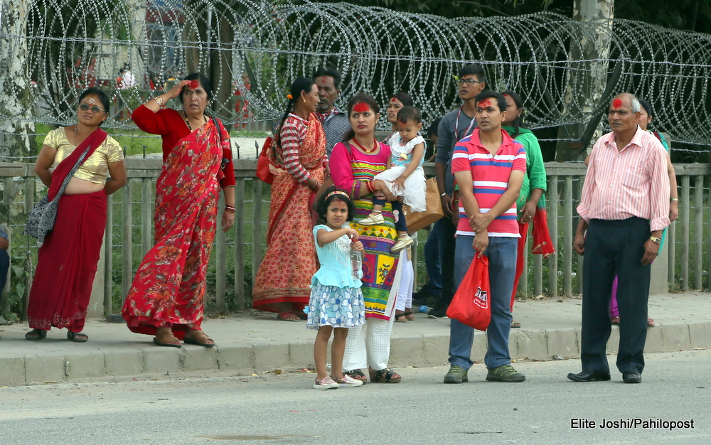 आज पनि टीका ग्रहण गर्ने क्रम जारी, राजधानीमा चहलपहल बढ्दै