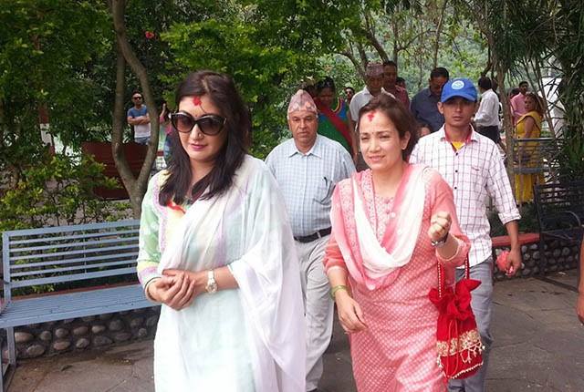 पूर्वयुवराज्ञी हिमानीले गरिन् ताल बाराही मन्दिरमा पूजाअर्चना