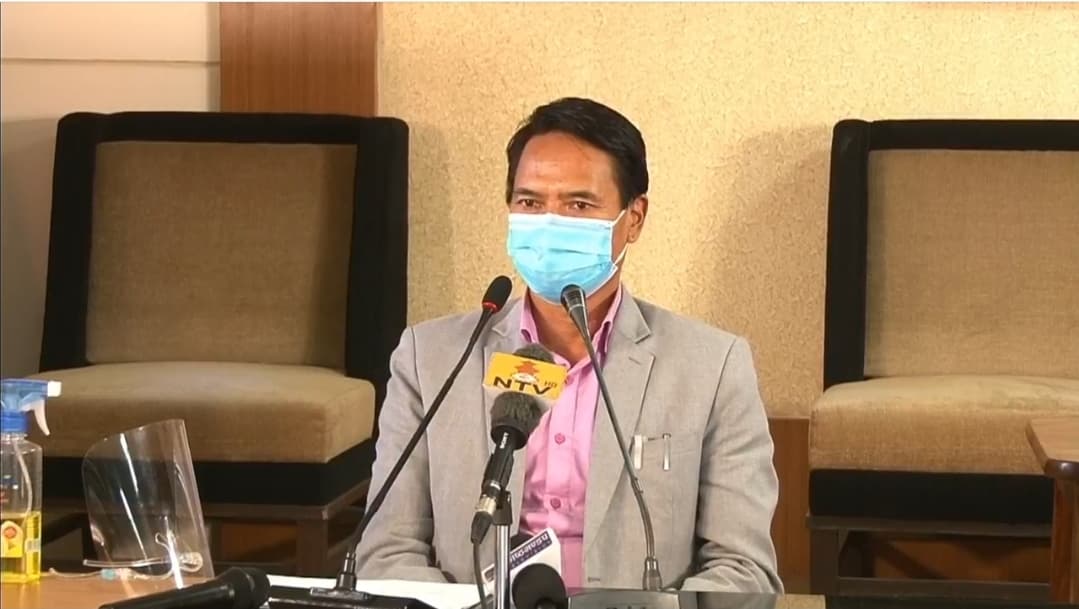 उपचार गराउँदा गराउँदै ४० लाख सक्किएको गुनासो स्वास्थ्य मन्त्रीलाई नै