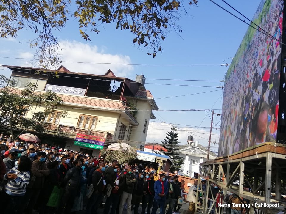 भृकुटीमण्डपमा अटेनन् कार्यकर्ता, बाहिर नै डिस्प्ले बोर्ड राखेर महाधिवेशनको प्रसारण