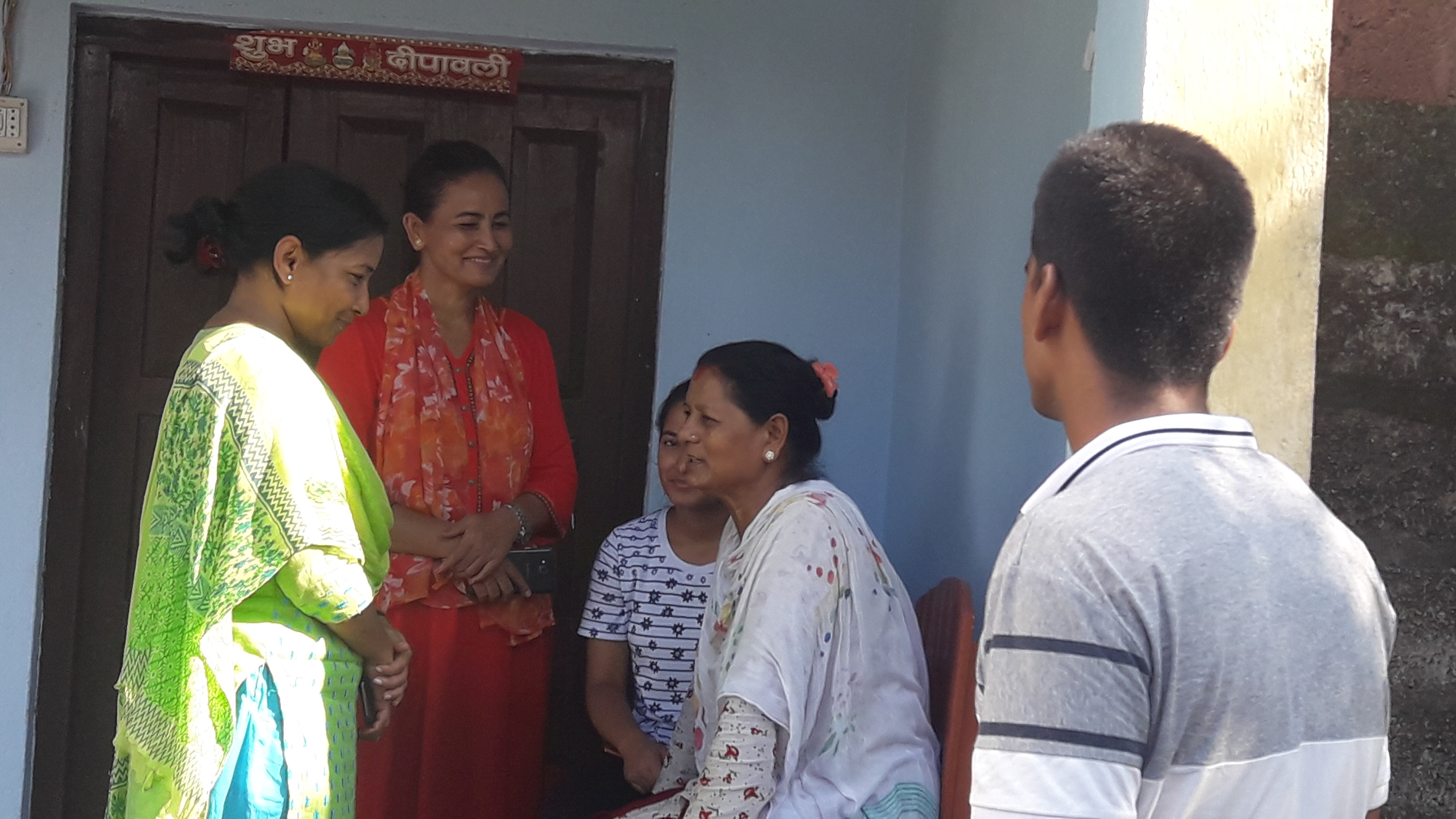 पुनः मतदान हुने भएपछि भरतपुर-१९ मा उम्मेदवार घरदैलो अभियानमा