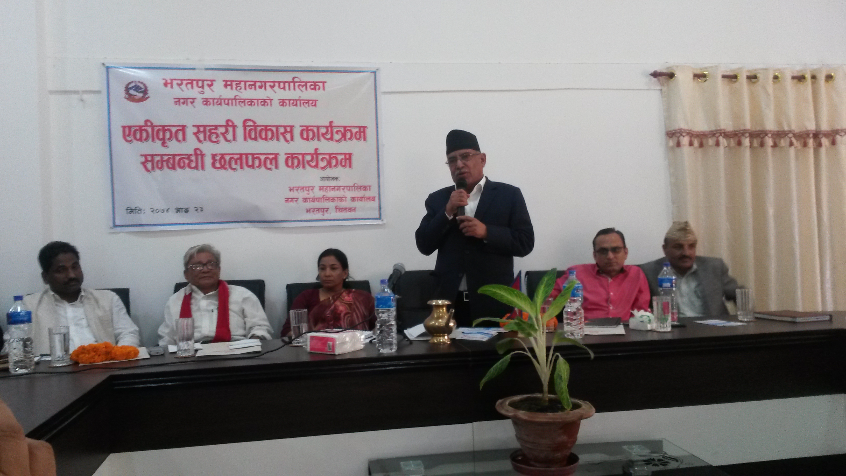 भरतपुर पुगेर प्रचण्डले भने–चितवन जिल्लालाई नै महानगर बनाउनुपर्छ