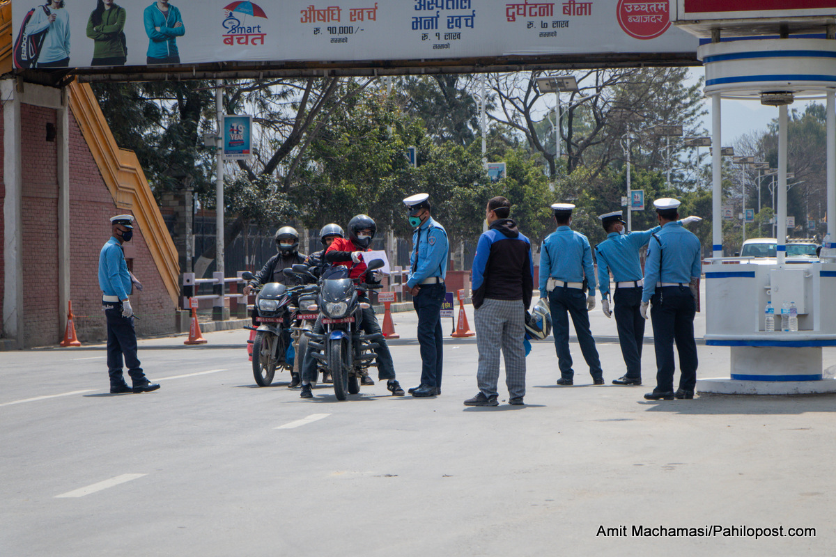 लकडाउन खुकुलो भयो भन्दै सडकमा ननिस्कनु, फेरि प्रहरीले समात्ला !