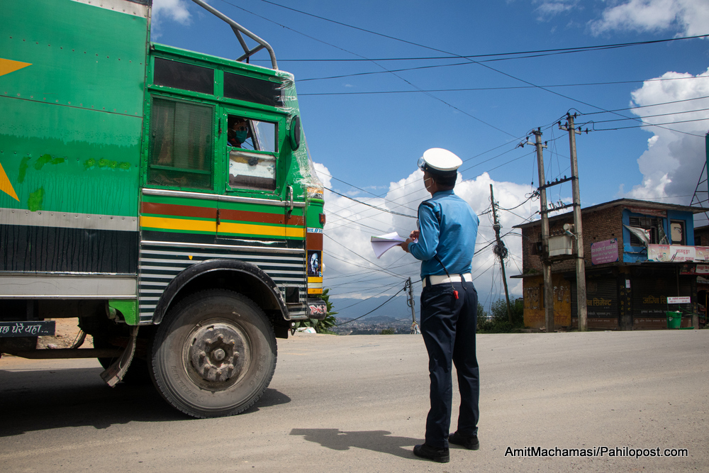 लकडाउन भन्दा कडा हुँदै निषेधाज्ञा, सरकारी कार्यालय पनि बन्द, निजी र सार्वजनिक दुवै सवारी निषेध