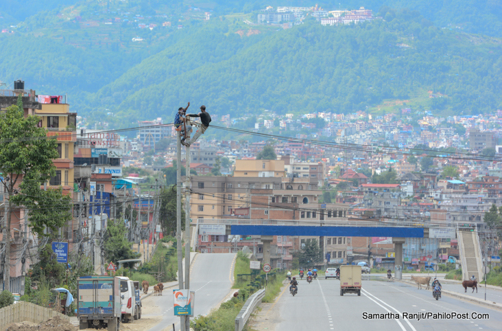 निषेधाज्ञामा व्यस्त मजदुर