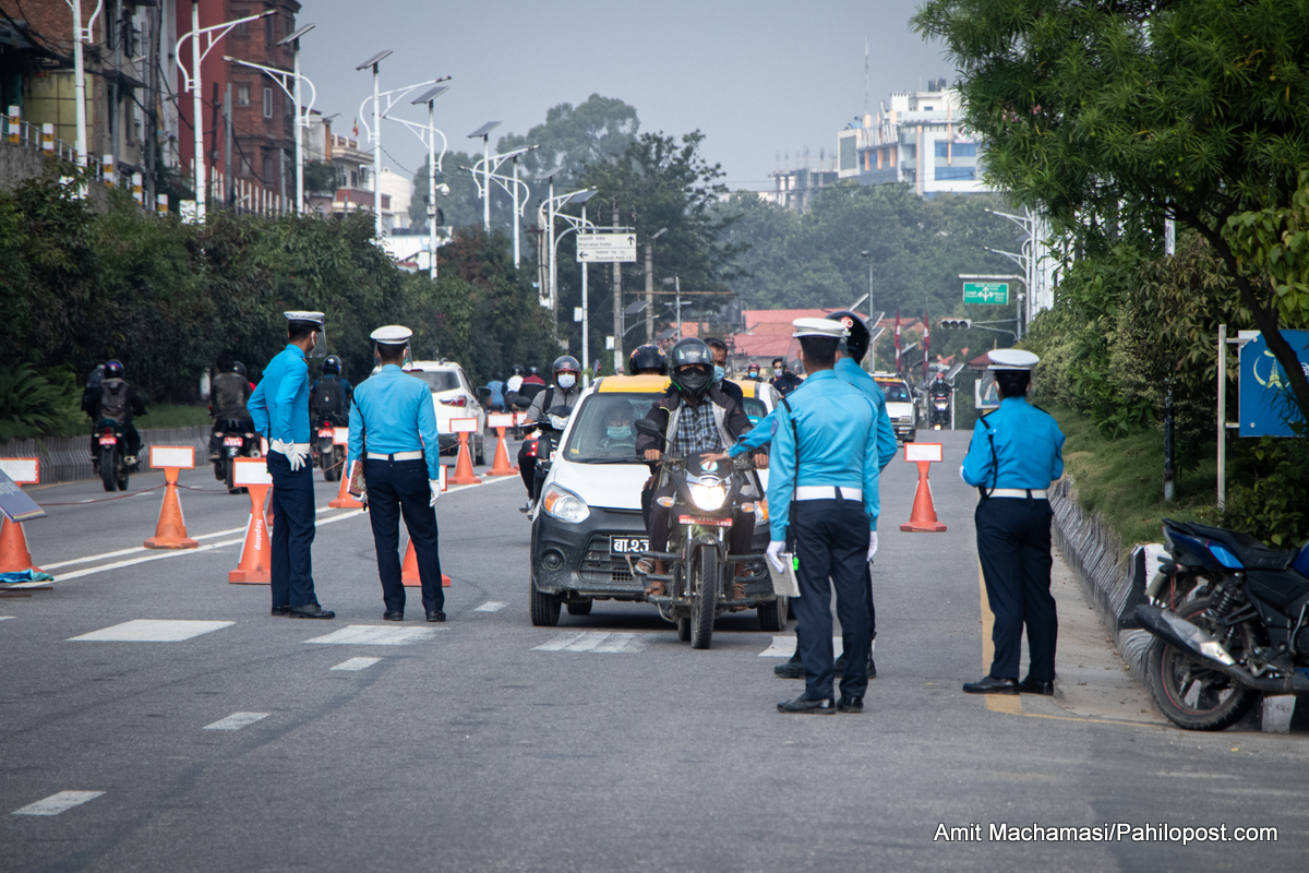 ट्राफिक नियम पालना गर्नुहोला नत्र, 'सरप्राइज चेकिङ'मा फसिएला