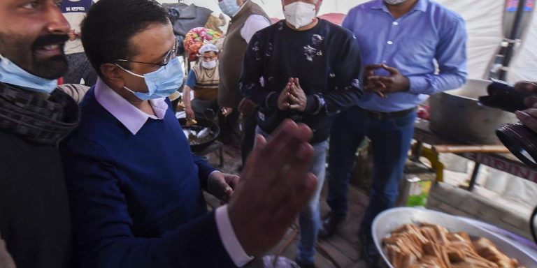 आम आदमी पार्टीको आरोप : दिल्लीका मुख्यमन्त्रीलाई नजरबन्दमा राखियो