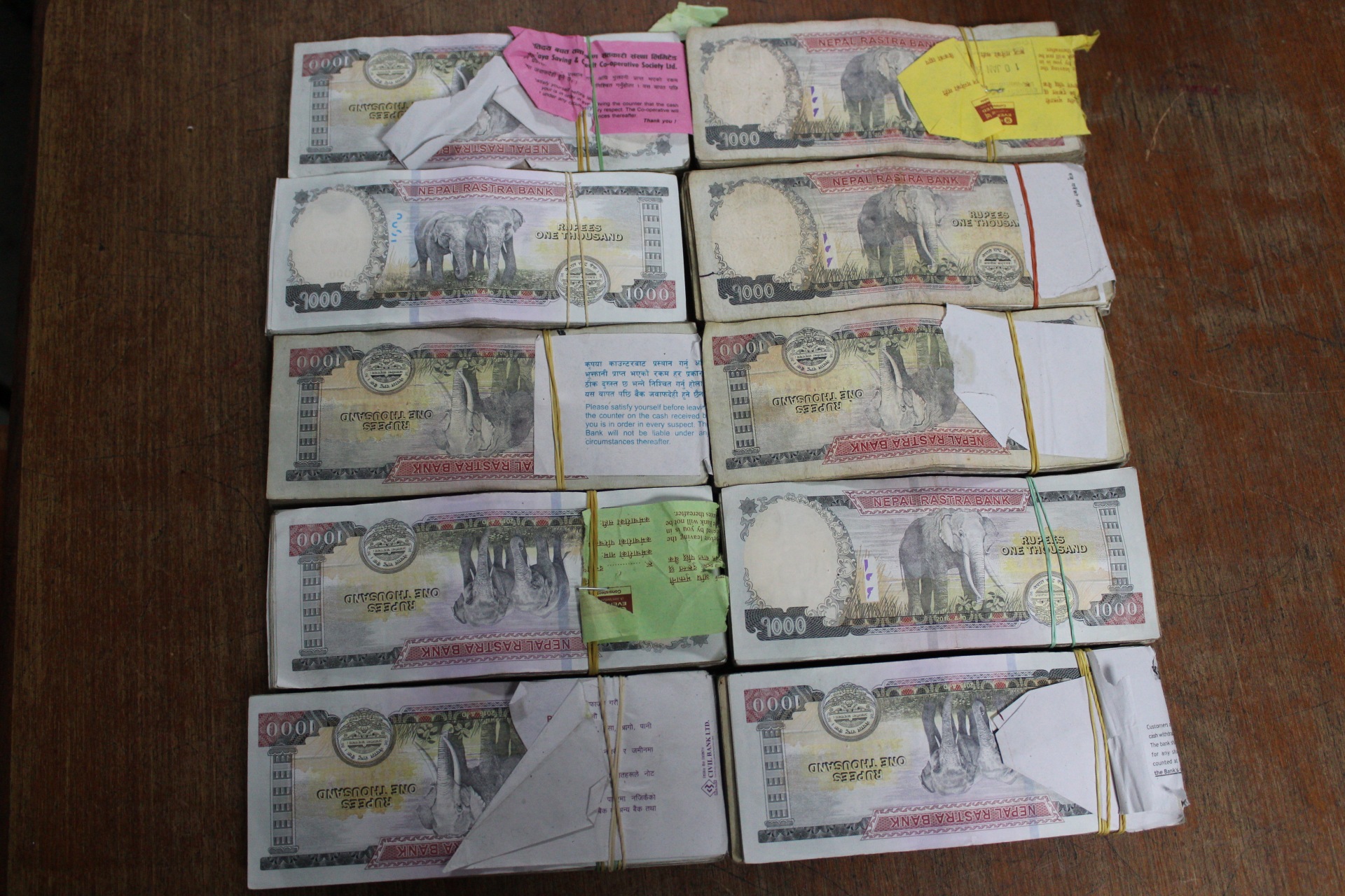 दुबई जान लागेका युवक १० लाख रुपैयाँ सहित विमानस्थलबाट समातिए