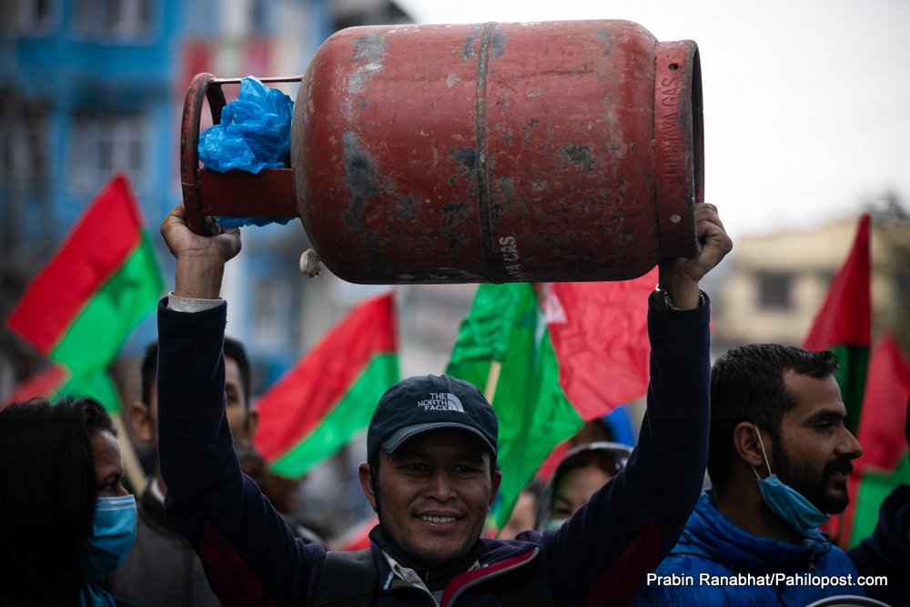 तेलमा सधैं झेल : जनताबाट चुस्दै सरकार, कहाँ पुग्यो उठाइएको रकम? 