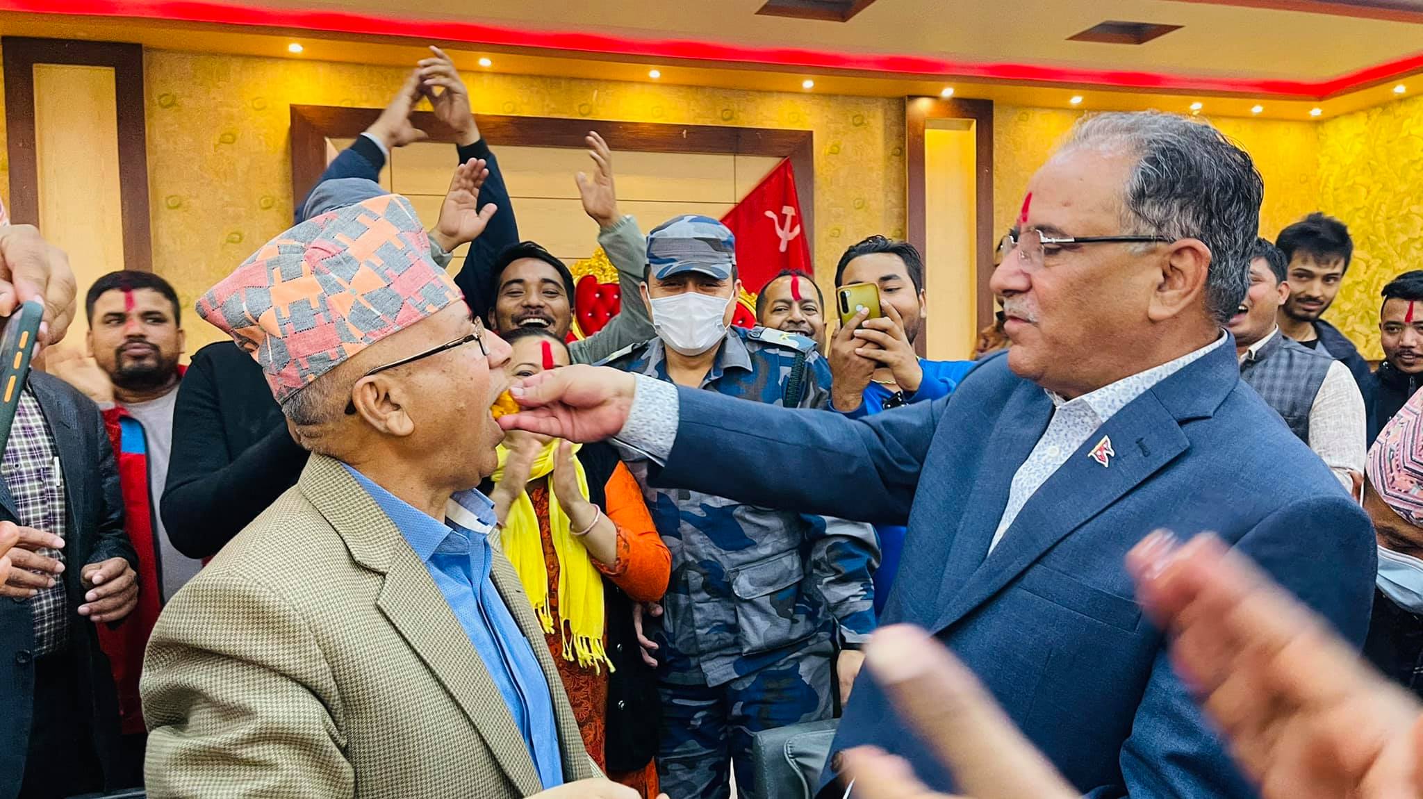 पार्टी गठनको वर्ष दिन नपुग्दै माओवादी केन्द्रसँग एकता गर्न माधव नेपाल तयार, एकीकरणका लागि के-के भयो?