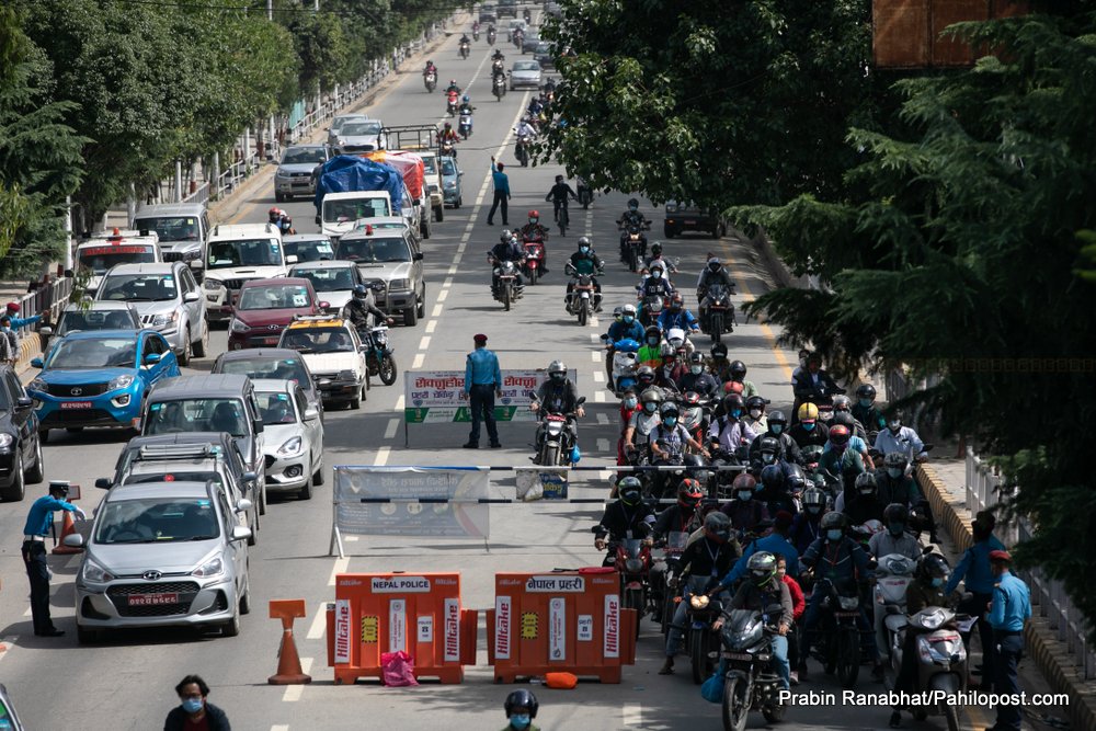 काठमाडौं उपत्यकाभित्र थप एक साता निषेधाज्ञा थपियो, सार्वजनिक सवारीलाई सिट क्षमता, जोरबिजोर र समय तोकेर चल्न दिने