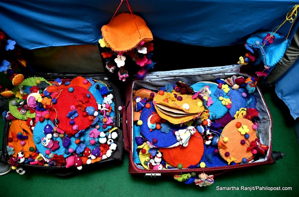 विदेश जाँदा आफन्तकै सामान लैजान पनि डरमर्दो !