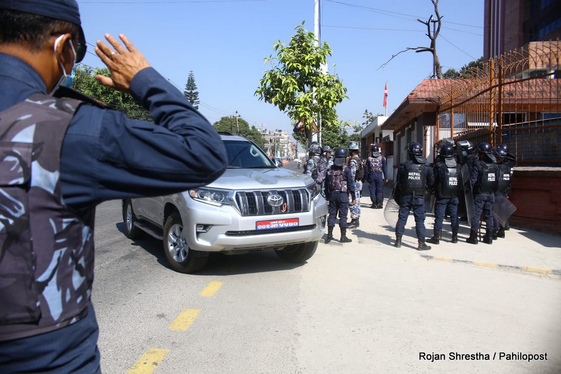 ‘प्रहरीको बलमा अदालत प्रवेश गरेर सम्मानित ठान्नु लज्जा र आपत्तिजनक’