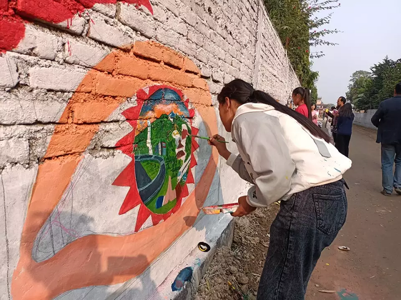 एमाले महाधिवेशनको तयारी अन्तिम चरणमा, समृद्ध नेपाल सुखी नेपालीको 'थिम'मा चित्रकला