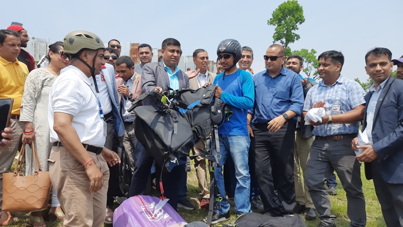 पोखराको आकाशमा खुला प्याराग्लाइडिङ प्रतियोगिता
