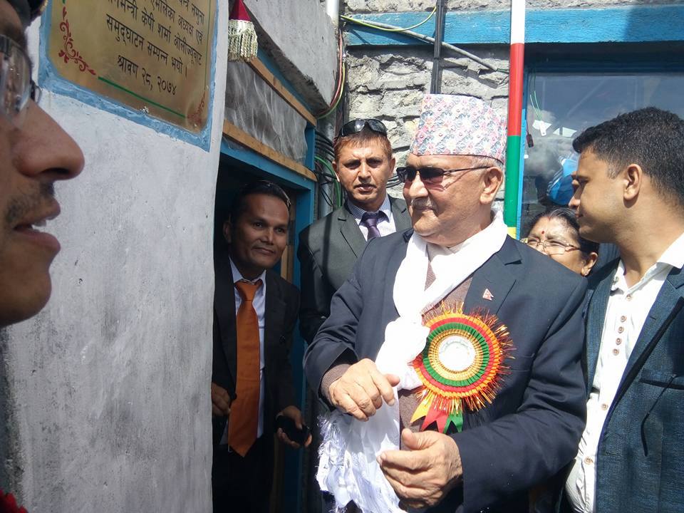 मौसमले ओलीलाई लेतेमै रोक्यो, हावाबाट चलेको बिजुलीको गरे उद्घाटन