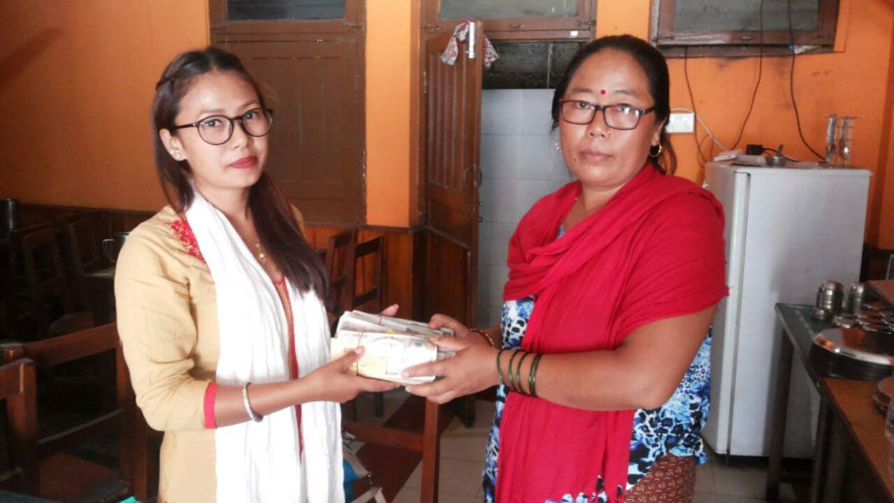 भारतमा उपचार गराइरहेकी क्यान्सरपीडित प्रियालाई नेपालबाट ५ लाख ८५ हजार सहयोग