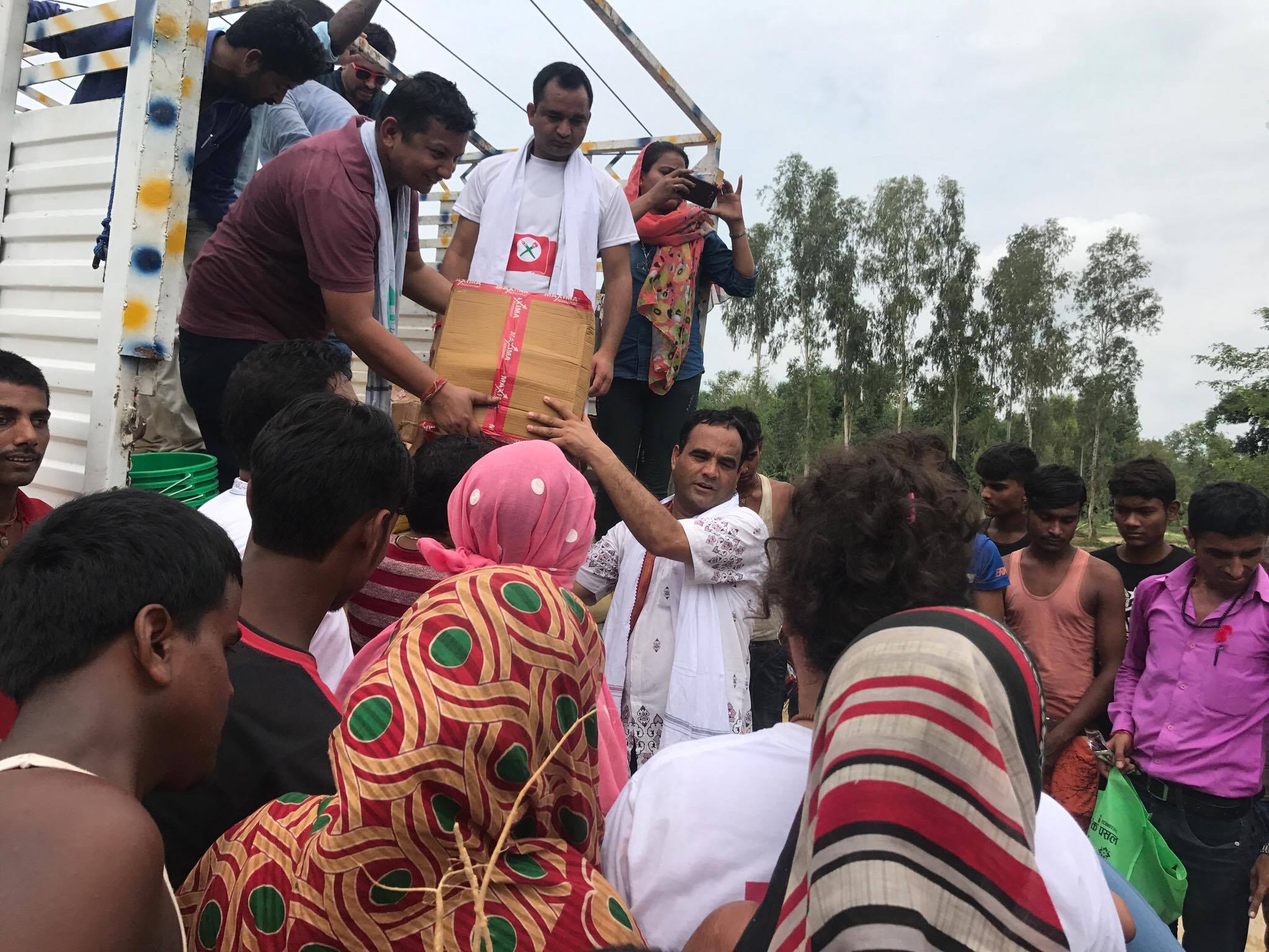 बाढीपीडित मुसहर बस्तीलार्इ नेविसंघको सहयोगी अभियान 